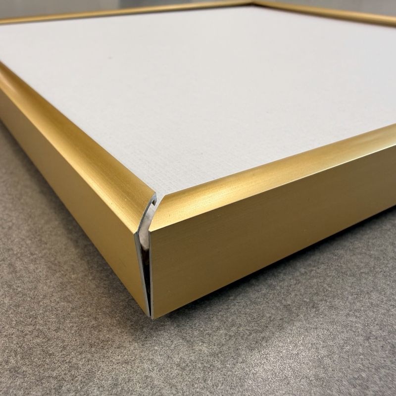 角にすき間が見えるスリムエイトのイメージ写真（2）