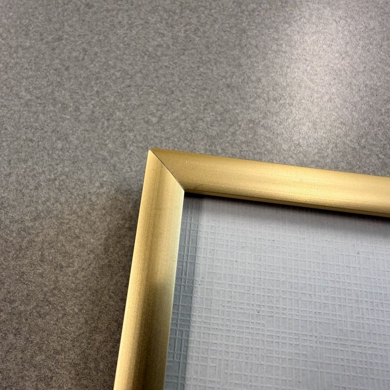 角にすき間が見えない、ぴったりと閉じたスリムエイトのイメージ写真（1）