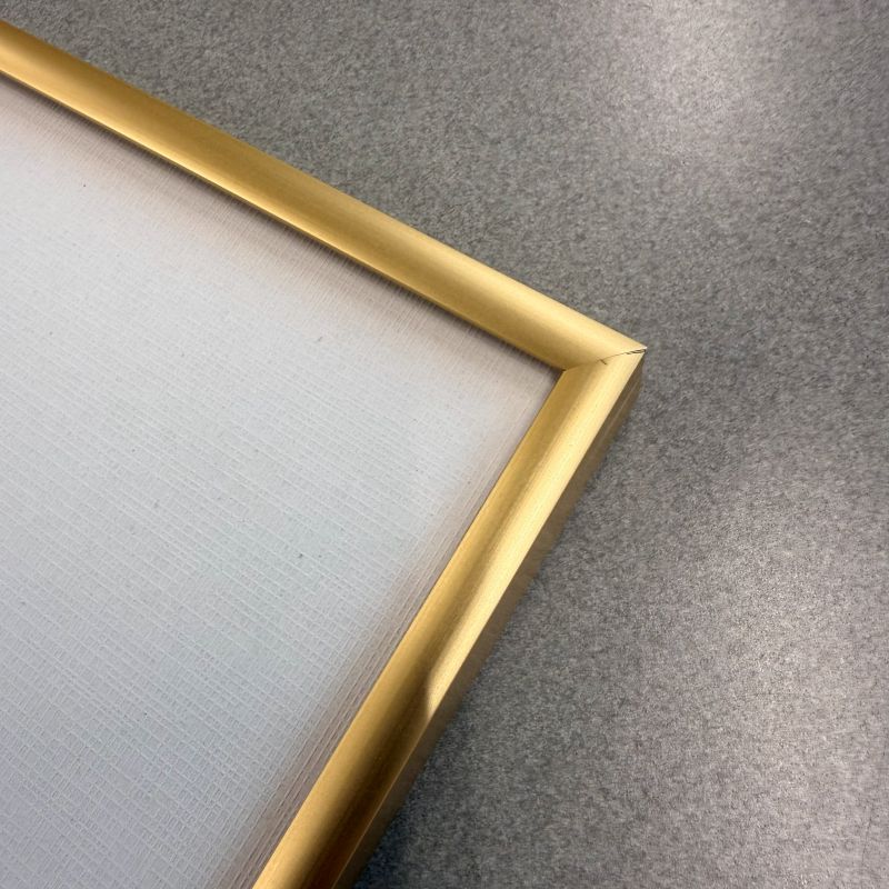 角にすき間が見えない、ぴったりと閉じたスリムエイトのイメージ写真（1）