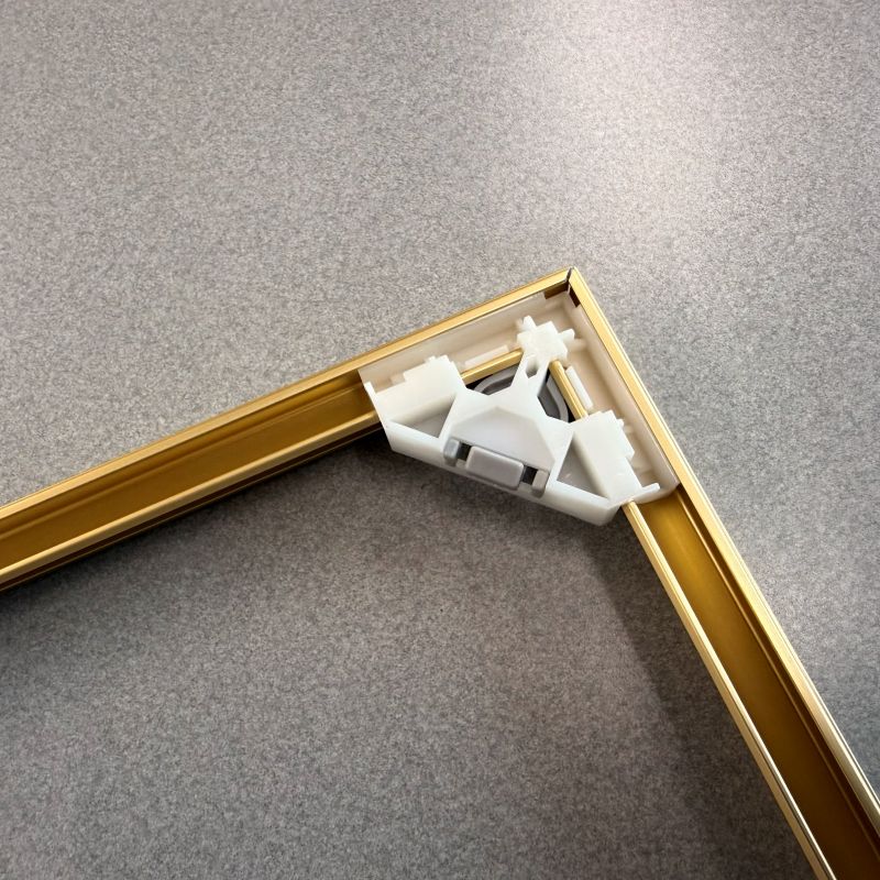 角にすき間が見えるスリムエイトのイメージ写真（1）