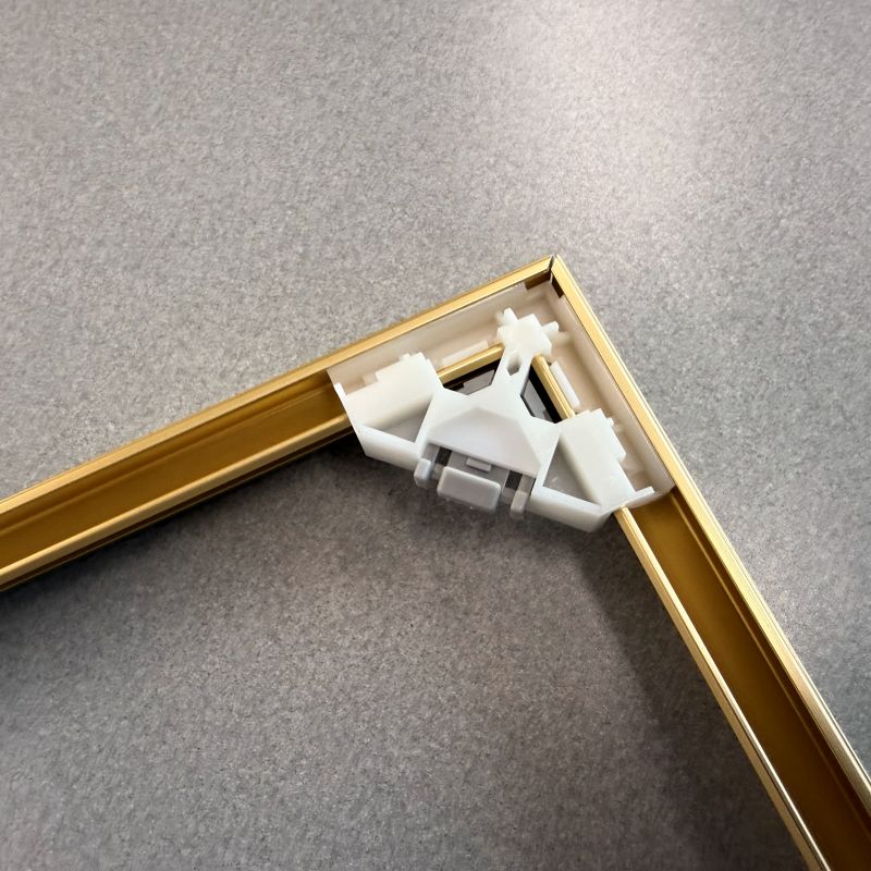 角にすき間が見えるスリムエイトのイメージ写真（2）