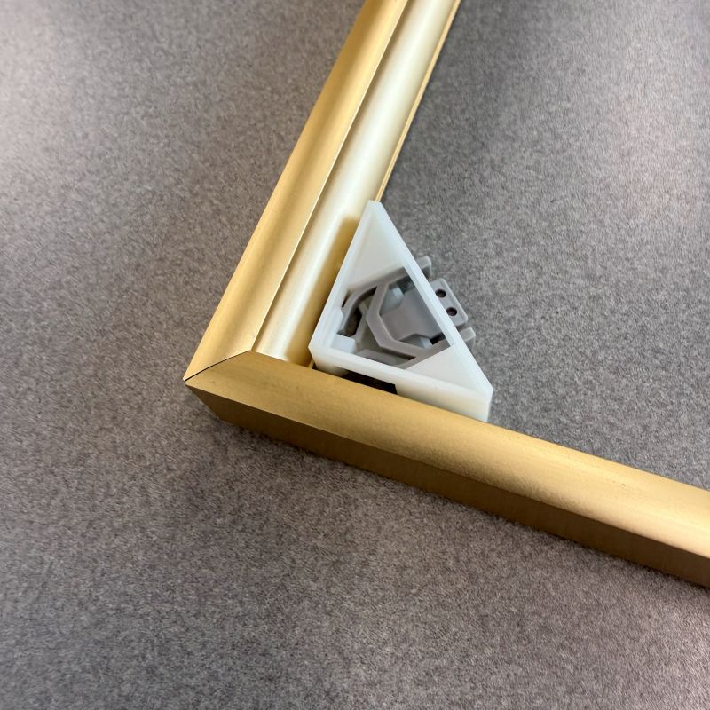 フレームを閉じた状態。コーナー部のアップ（3）