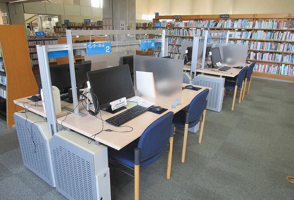 成田市立図書館様 本館2階、インターネット閲覧コーナー 導入写真（1）